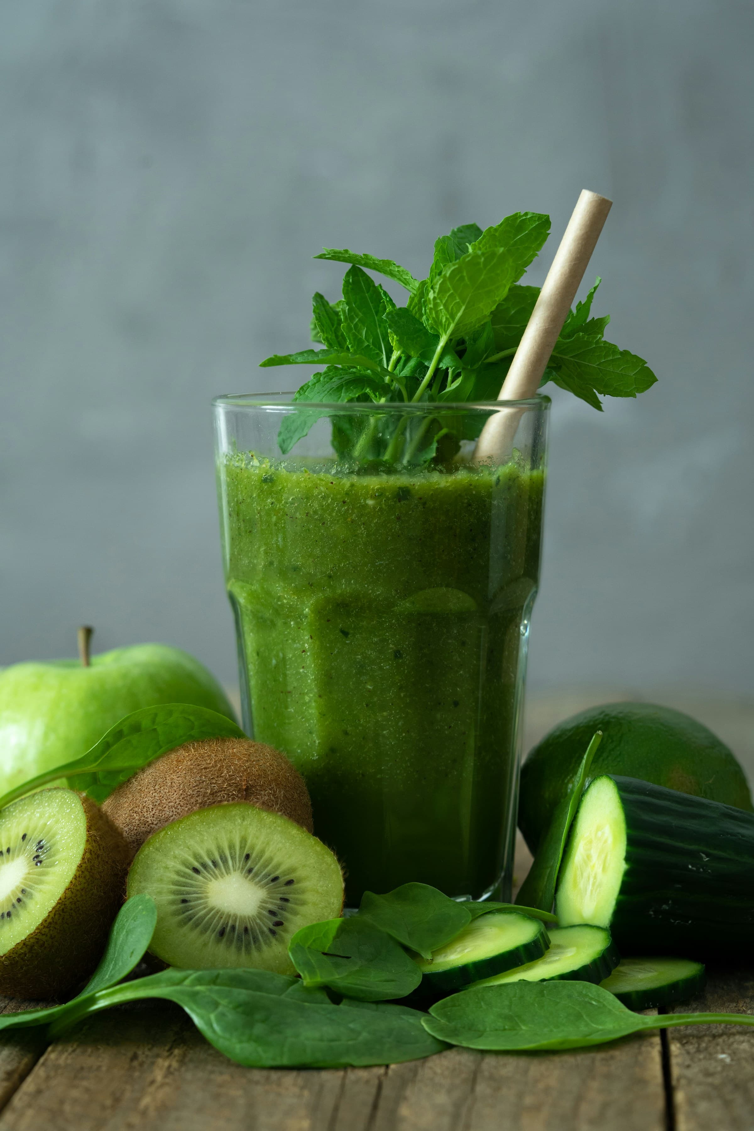 Fresh green juice with kiwi, apple, cucumber, and mint